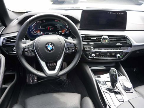 Used 2022 BMW 530i w/ Premium Package RWD image 7