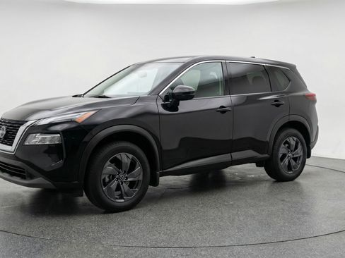 Used 2025 Nissan Rogue SV image 3