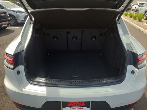 Used 2021 Porsche Macan AWD/4WD image 31