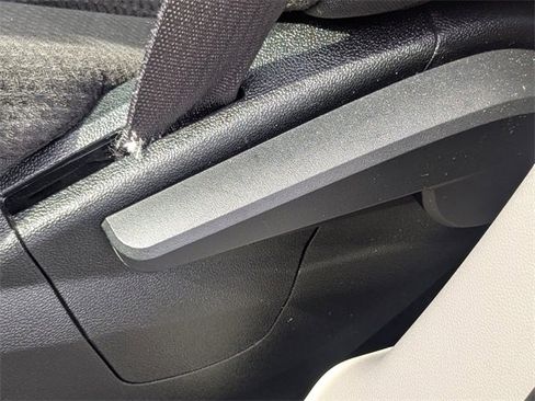 Used 2018 Dodge Grand Caravan SE w/ UConnect Hands-Free Group image 19