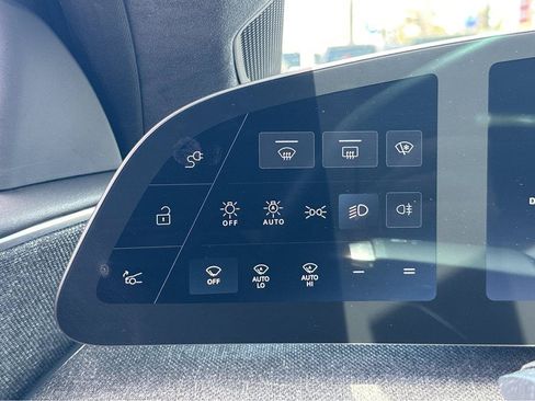 Used 2024 Lucid Air Pure RWD image 29