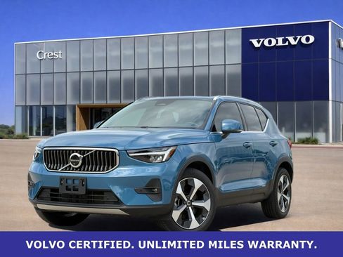 Certified 2025 Volvo XC40 B5 Plus AWD/4WD image 1