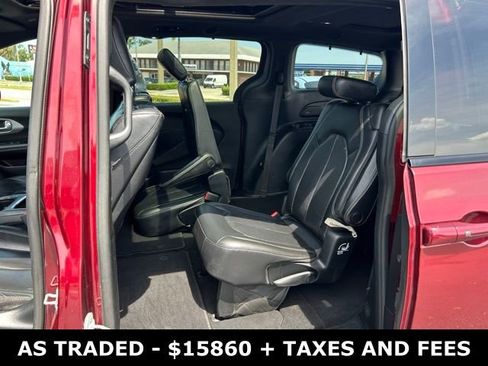 Used 2019 Chrysler Pacifica Touring-L Plus w/ S Appearance Package FWD image 14