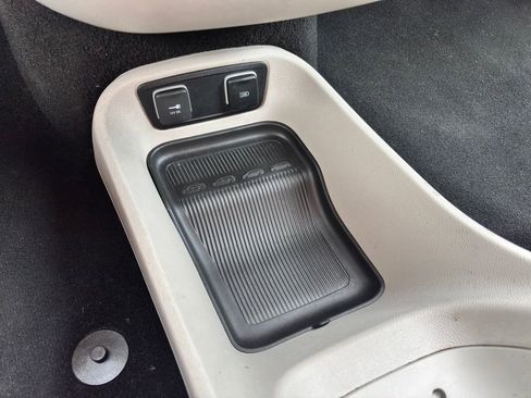 Used 2020 Chrysler Pacifica Touring-L FWD image 26