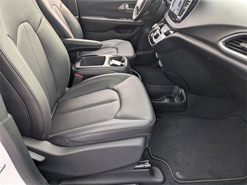 New 2026 Chrysler Voyager LX image 31