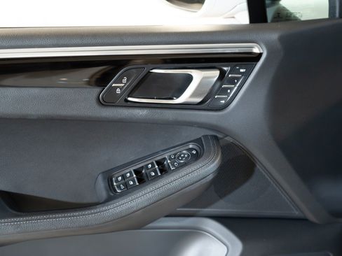 Certified 2022 Porsche Macan S AWD/4WD image 20