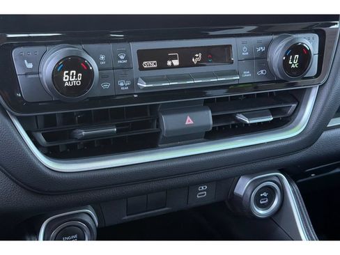 Used 2025 Toyota Grand Highlander AWD image 23