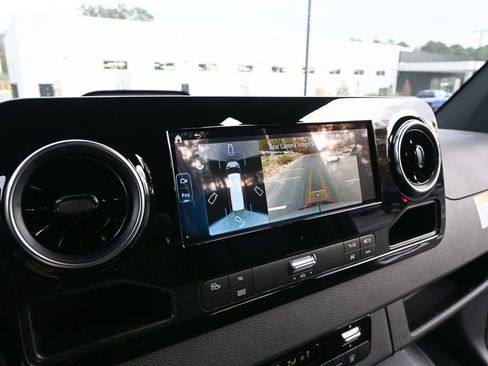 Used 2025 Mercedes-Benz Sprinter 2500 image 13