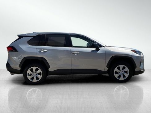 Used 2022 Toyota RAV4 LE AWD/4WD image 6