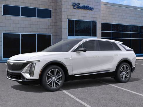 New 2025 Cadillac Lyriq Luxury image 2