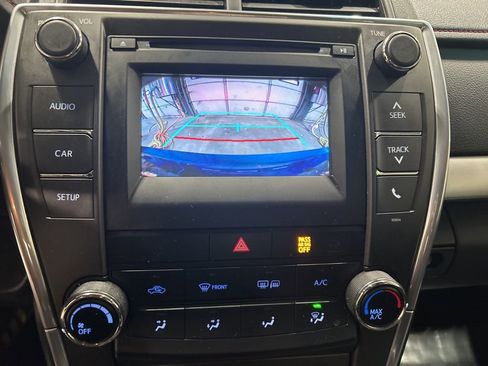 Used 2017 Toyota Camry SE image 12