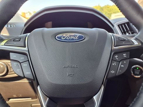 Used 2023 Ford Edge SEL w/ Convenience Package AWD/4WD image 16