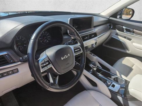 Used 2022 Kia Telluride EX w/ EX Premium Package image 8
