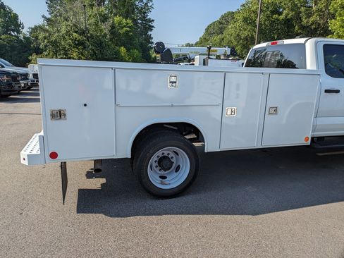 New 2025 Ford F450 XL w/ XL Chrome Package image 29