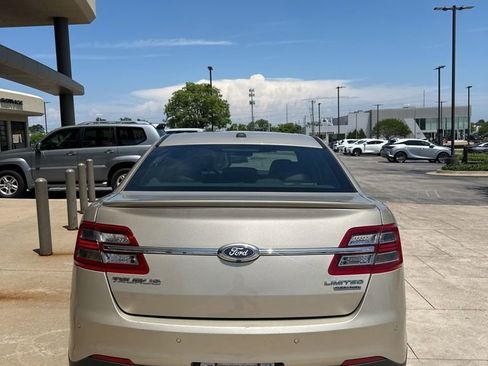 Used 2018 Ford Taurus Limited w/ Driver Assist Package FWD image 6