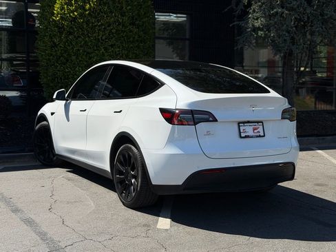 Used 2021 Tesla Model Y Long Range image 19