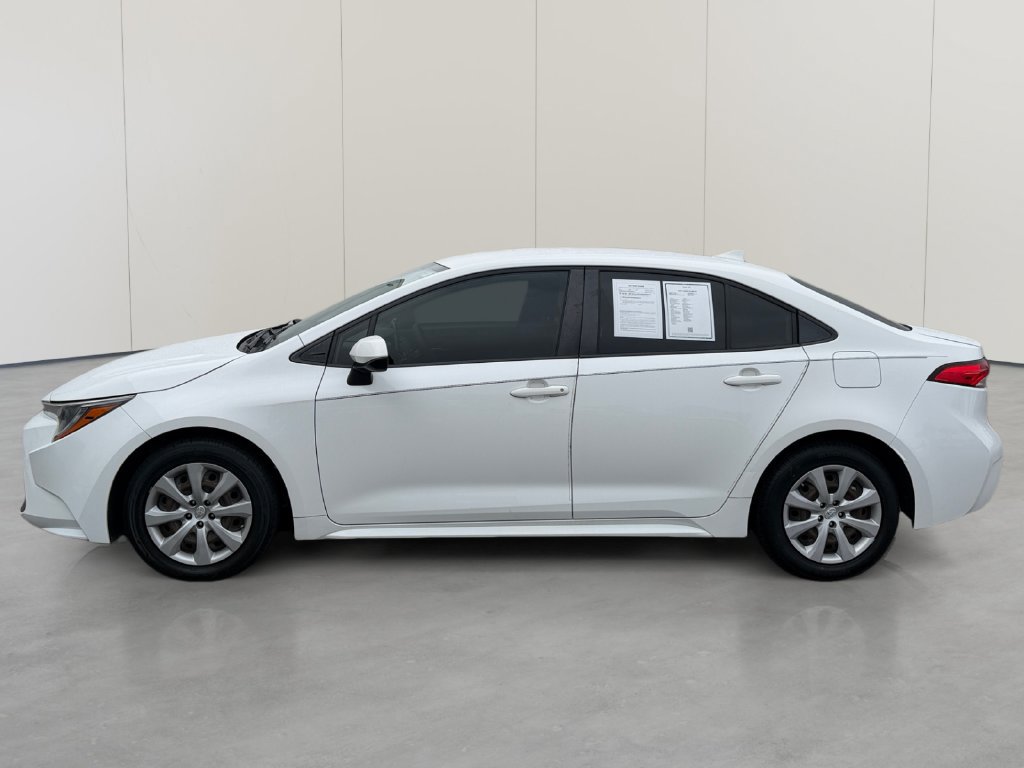 Used 2020 Toyota Corolla LE FWD image 2