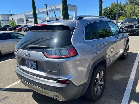 Used 2019 Jeep Cherokee Limited AWD/4WD image 8