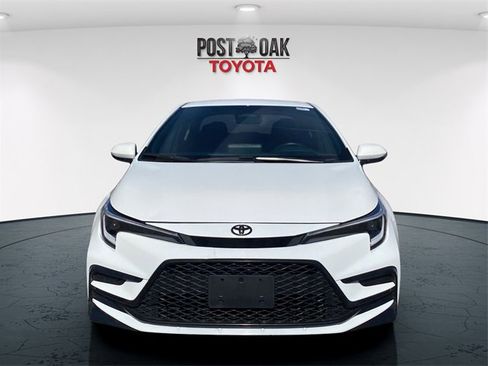 Used 2025 Toyota Corolla SE image 2