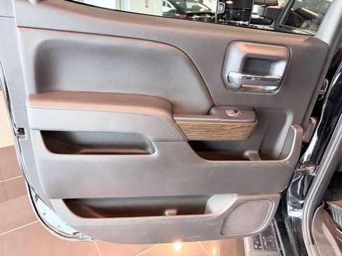 Used 2018 GMC Sierra 2500 Denali w/ Duramax Plus Package AWD/4WD image 21