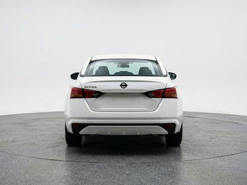 Used 2025 Nissan Altima 2.5 SV FWD image 7