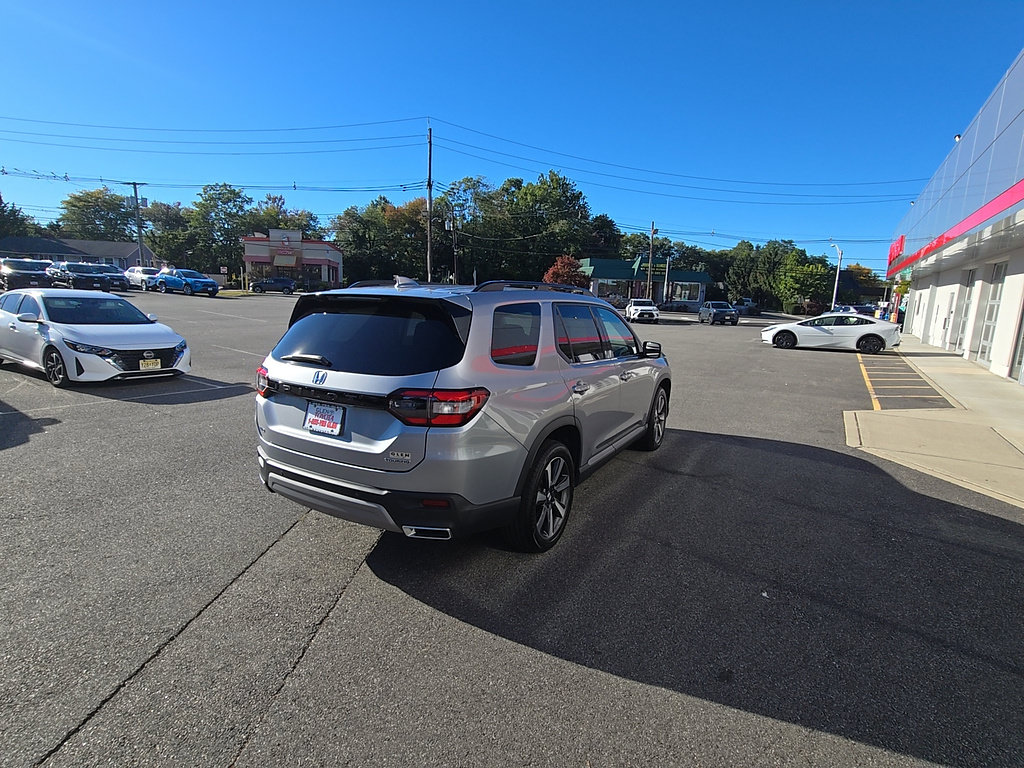 Used 2025 Honda Pilot Touring image 6