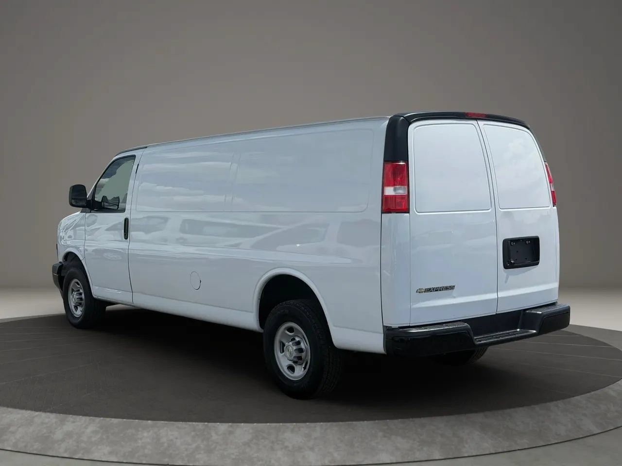 Used 2023 Chevrolet Express 2500 Extended w/ Driver Convenience Package RWD image 4