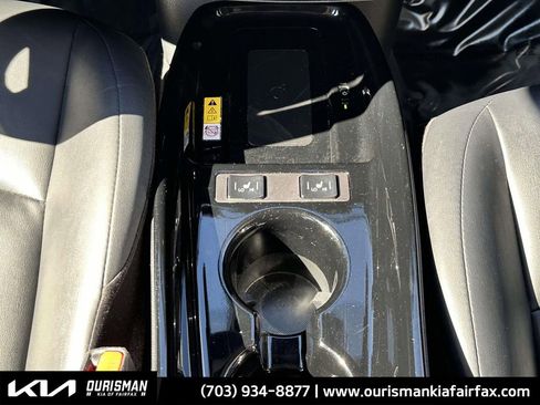 Used 2022 Toyota Prius XLE image 7