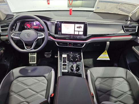 New 2026 Volkswagen Atlas Peak Edition AWD/4WD image 15