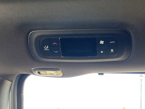 New 2026 Chrysler Pacifica Limited image 35