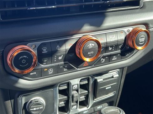 Used 2025 Jeep Gladiator Mojave w/ Safety Group image 34