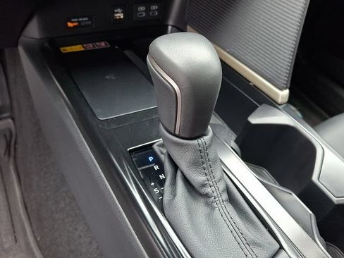 Used 2025 Toyota Camry SE FWD image 11