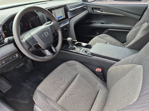Used 2025 Toyota Camry LE FWD image 9