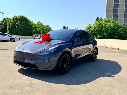 Used 2023 Tesla Model Y AWD image 15