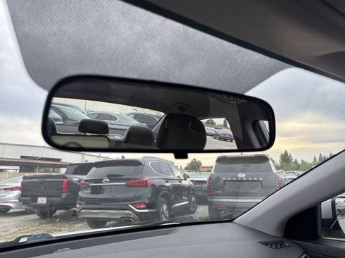 Used 2017 Hyundai Elantra SE image 23