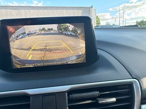 Used 2017 MAZDA MAZDA3 Sport FWD image 9