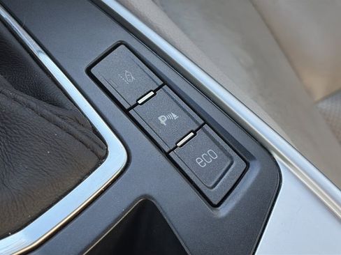 Used 2014 Cadillac SRX Luxury w/ Driver Awareness Package image 20