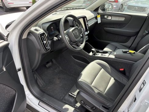 Used 2026 Volvo XC40 B5 Core w/ Protection Package Premier AWD/4WD image 24