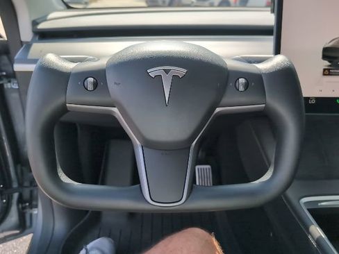 Used 2024 Tesla Model Y Long Range image 11