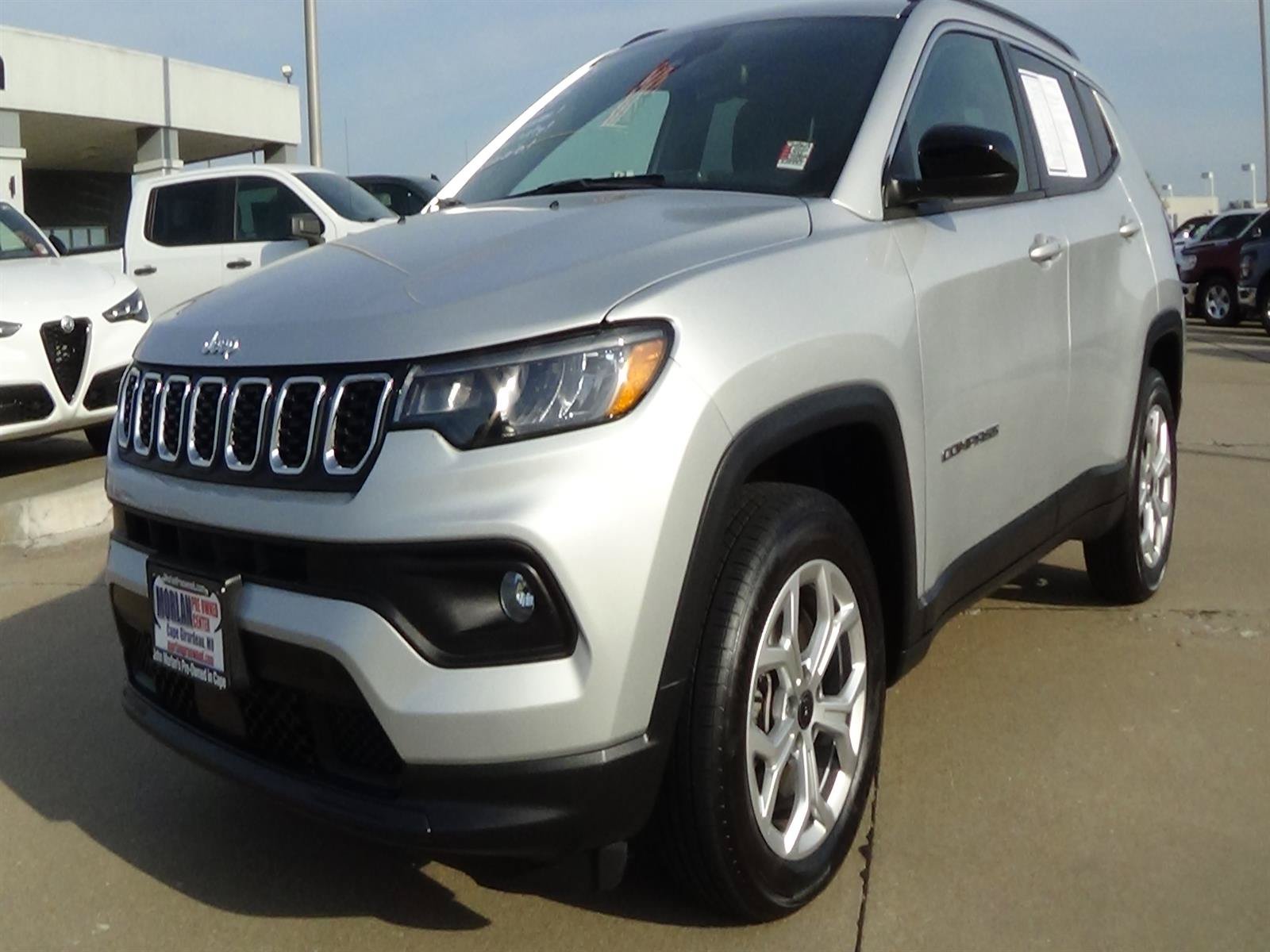 Certified 2025 Jeep Compass Latitude AWD/4WD image 2