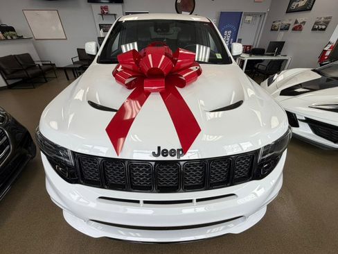 Used 2021 Jeep Grand Cherokee SRT image 17