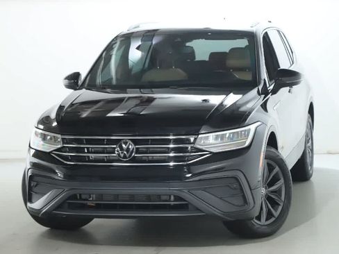 Used 2023 Volkswagen Tiguan SE AWD/4WD image 3