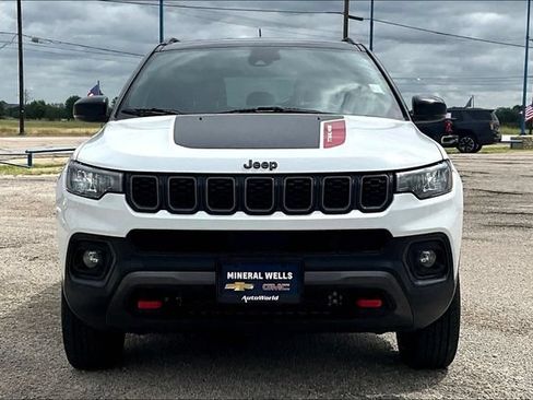 Used 2025 Jeep Compass Trailhawk AWD/4WD image 3