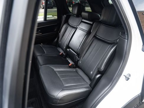 Used 2024 Land Rover Range Rover SE AWD/4WD image 18