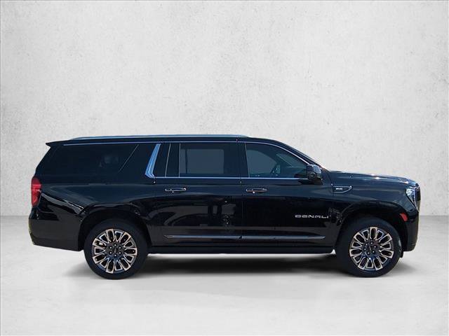Used 2023 GMC Yukon XL Denali Ultimate AWD/4WD image 4