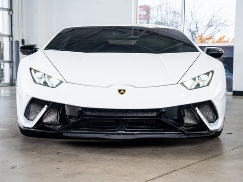 Used 2018 Lamborghini Huracan Performante image 3
