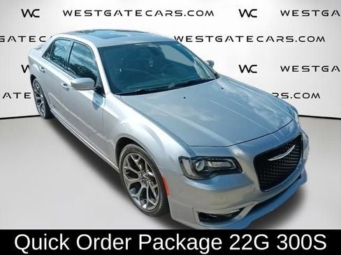 Used 2018 Chrysler 300 S w/ 300S Premium Group RWD image 4