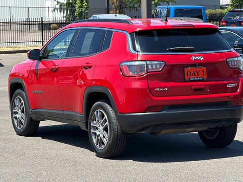 Used 2018 Jeep Compass Latitude w/ Popular Equipment Group AWD/4WD image 7
