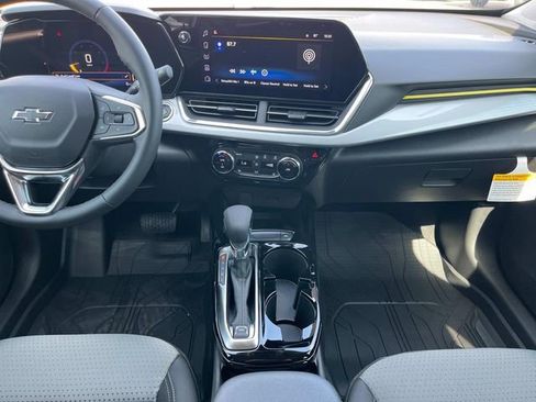 New 2026 Chevrolet Trax LT w/ Sunroof Package FWD image 17