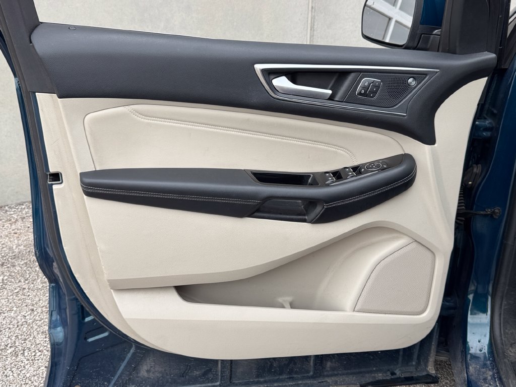 Used 2020 Ford Edge Titanium FWD image 16
